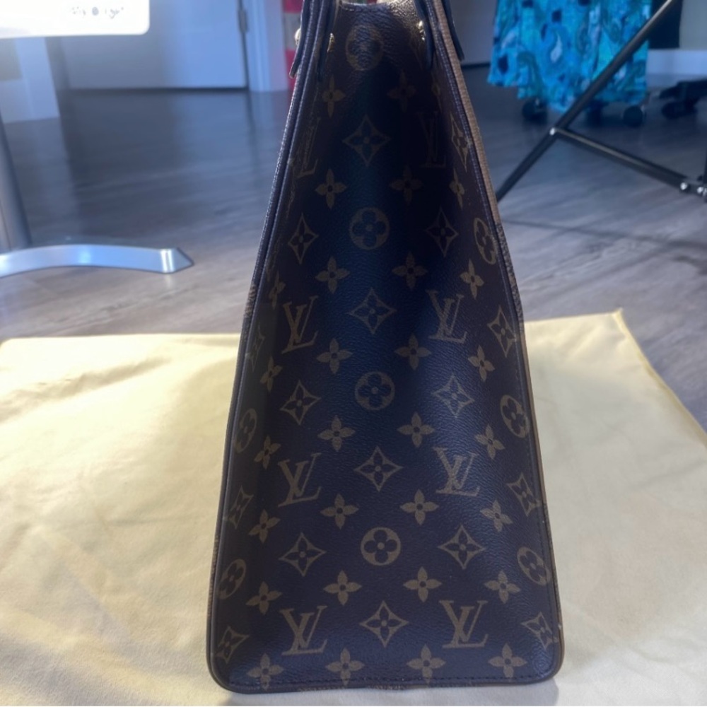 OnTheGo GM Tote Monogram Reverse Canvas Brown Bag - Picture 13 of 15